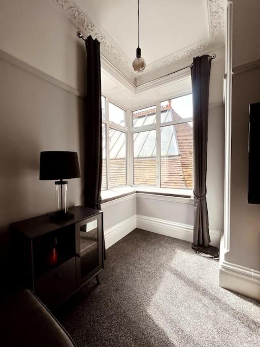 The Retreat - Large Luxury Apartment, Two Mins From Beach Bornemouth Extérieur photo