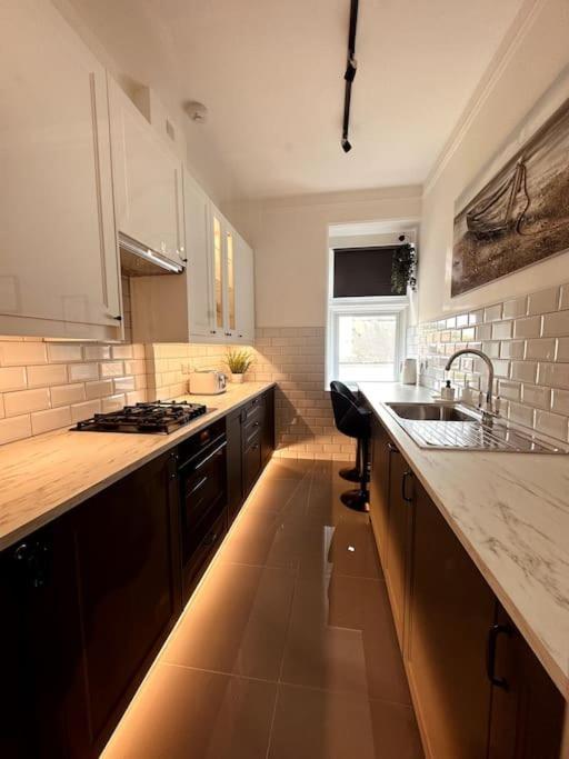 The Retreat - Large Luxury Apartment, Two Mins From Beach Bornemouth Extérieur photo